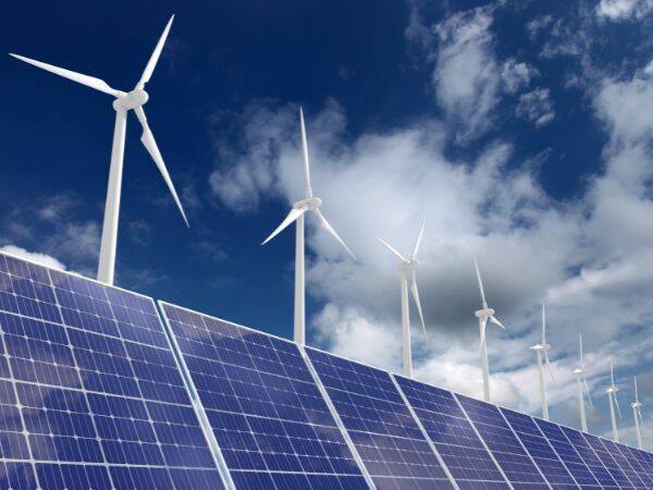 Energia odnawialna: jakie korzyści może przynieść stosowanie energii z wiatru, słońca i wody